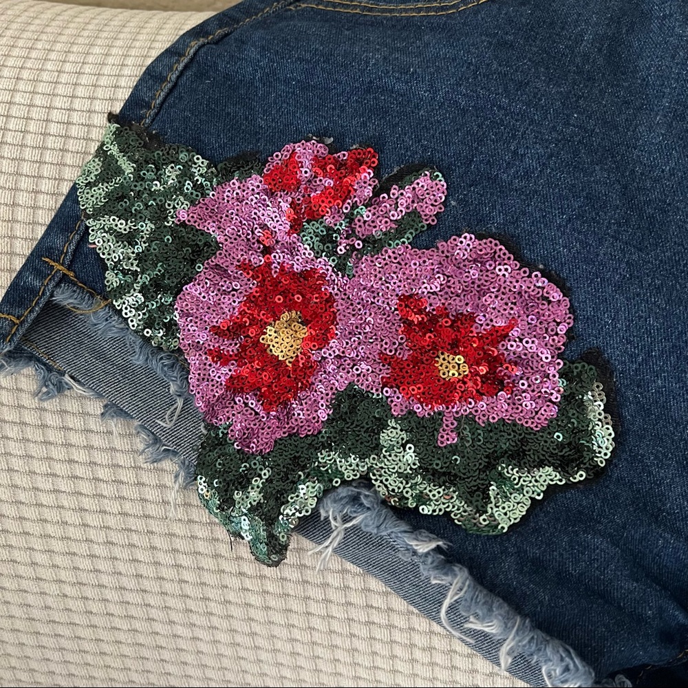 Sequin Roses Jeans Shorts - Picture 5 of 5